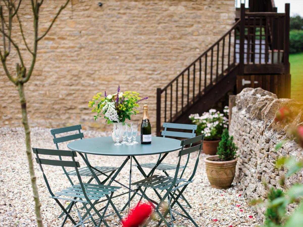 Hayloft At Newbarn Farm Villa Chipping Norton Exterior photo
